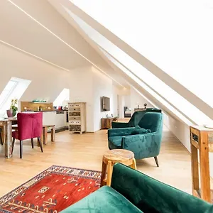 Große Dachgeschosswohnung Im Herzen Von Graz
